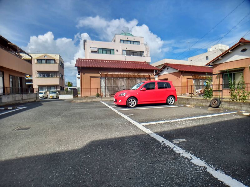 レオパレスシャルマン 駐車場