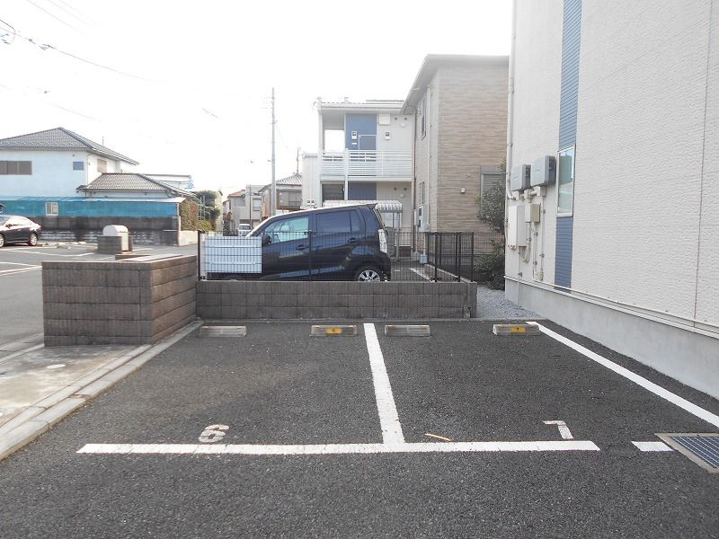 レオネクストクレストタウンＦ 駐車場