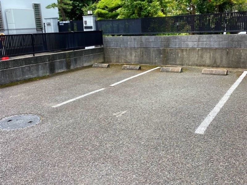 レオパレスオーシャン 駐車場