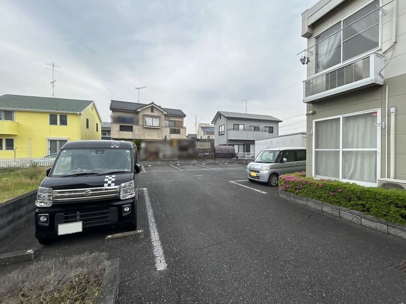 レオパレスソフィア 駐車場
