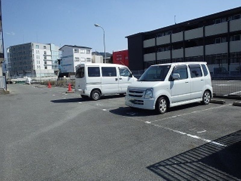 レオパレス福丸Ⅲ 駐車場