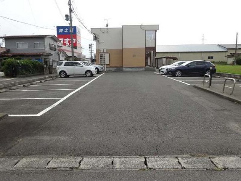 レオパレスｏａｓｉｓ 駐車場