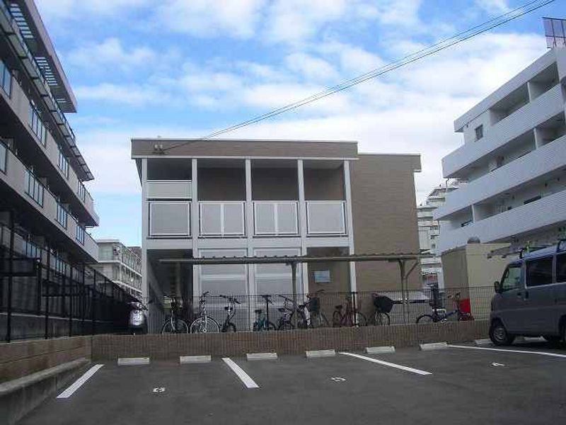 レオパレスイルクオーレ 駐車場