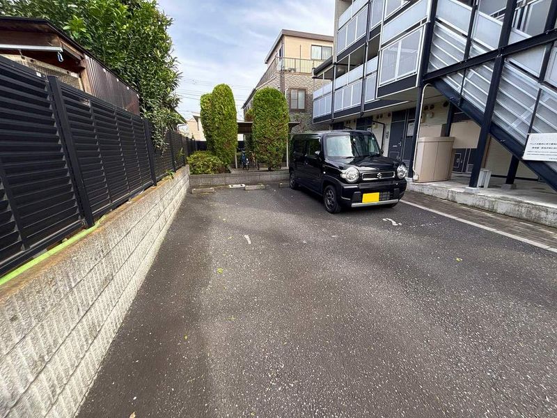 レオパレスβ 駐車場