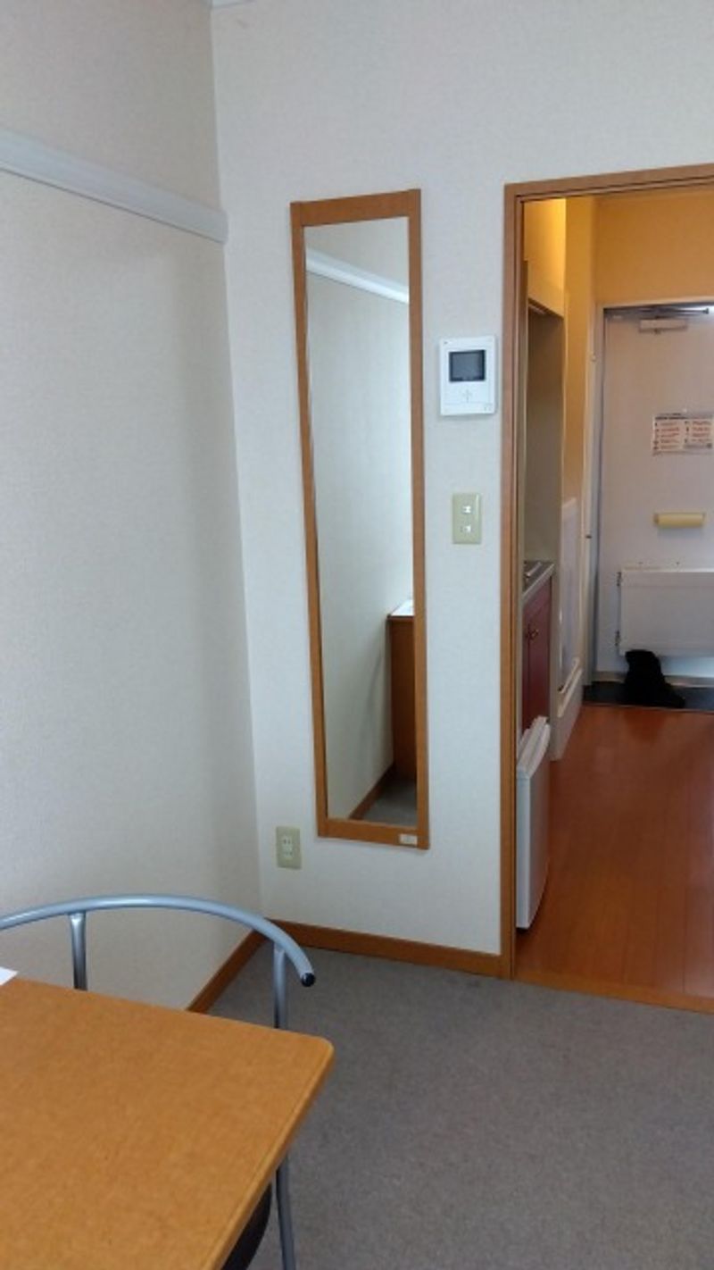 レオパレスさいわい 居間
