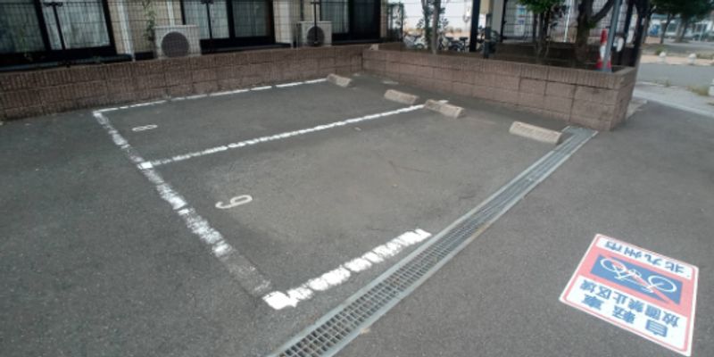 レオパレスどうかい 駐車場