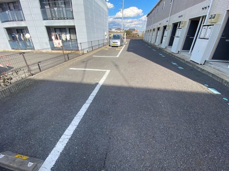 レオパレスアルバトロス 駐車場