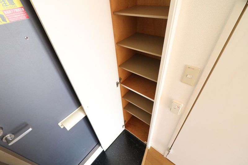 レオパレスライフタナカ 玄関