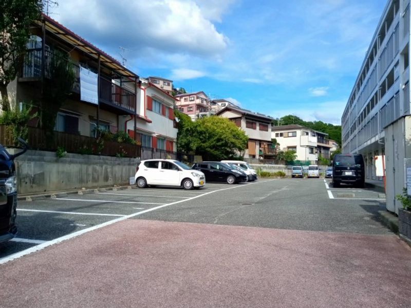 レオパレス多田２ 駐車場