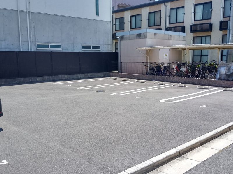 レオパレスユーアイ 駐車場