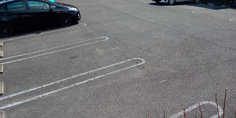 レオパレスフラワーフォート 駐車場