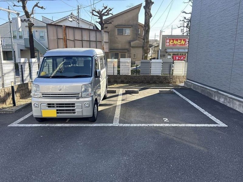 レオパレスオリーブハウスⅤ 駐車場