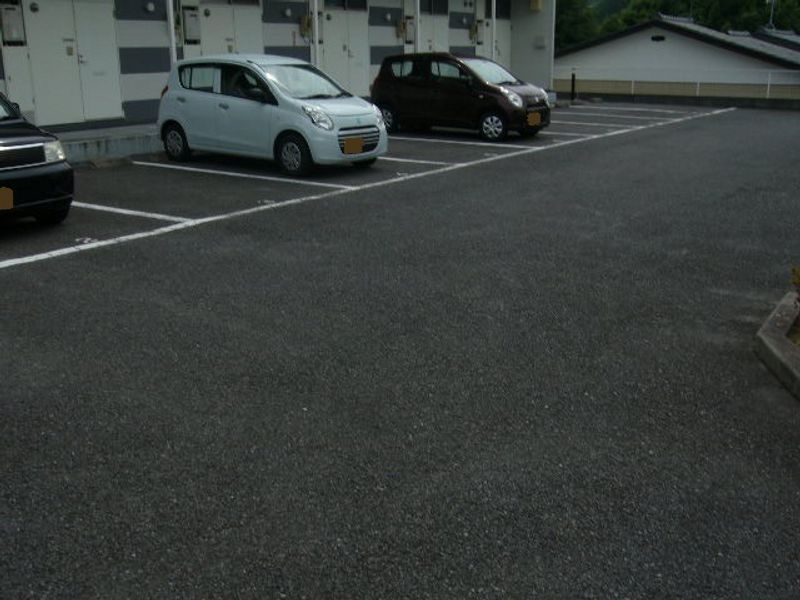 レオパレスヒルサイドテラス 駐車場