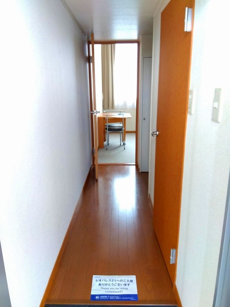 レオパレスカメリア 玄関