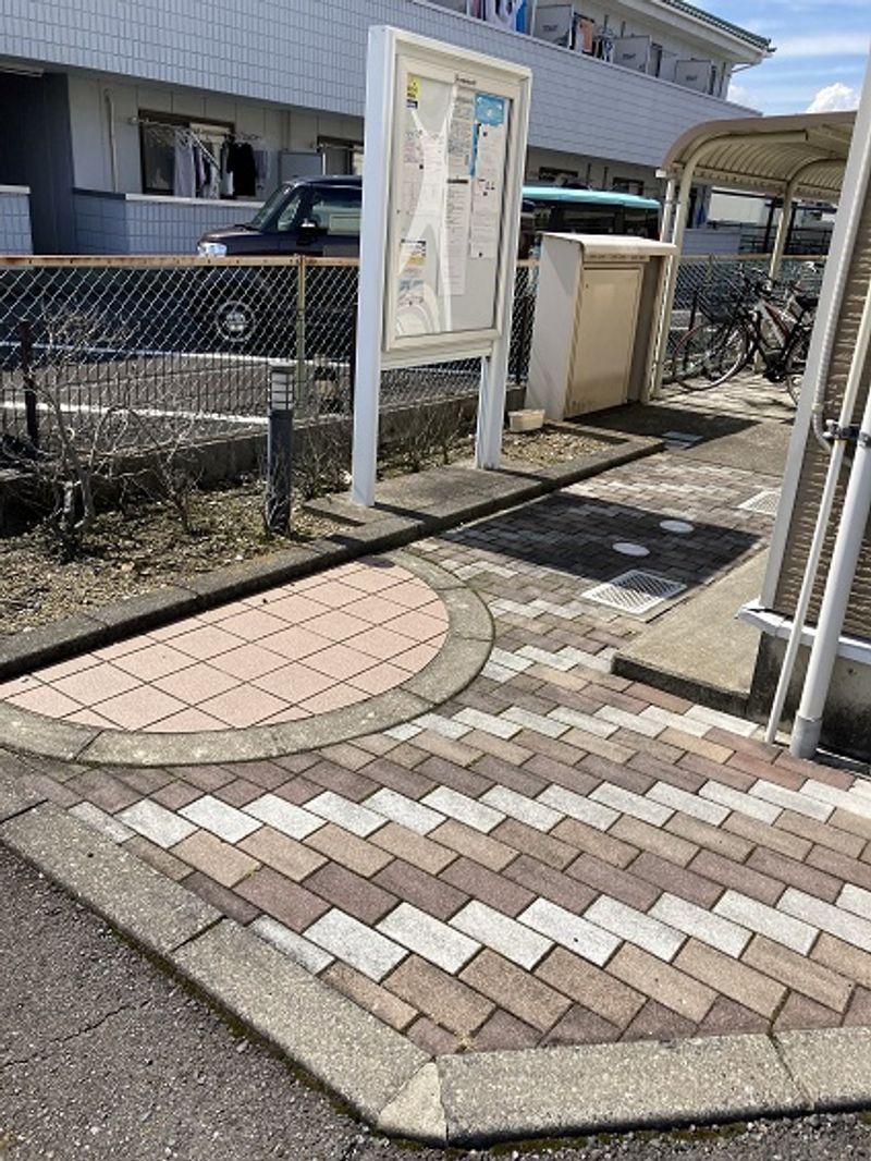 レオパレスマーブル エントランス