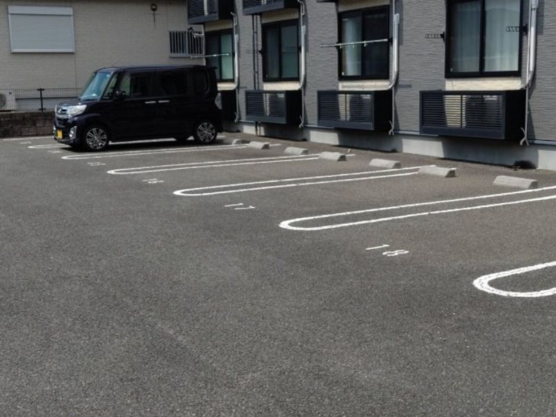 レオパレス栄華西Ⅲ 駐車場