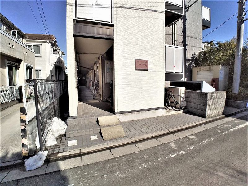 レオパレスピエール　コリーネ エントランス