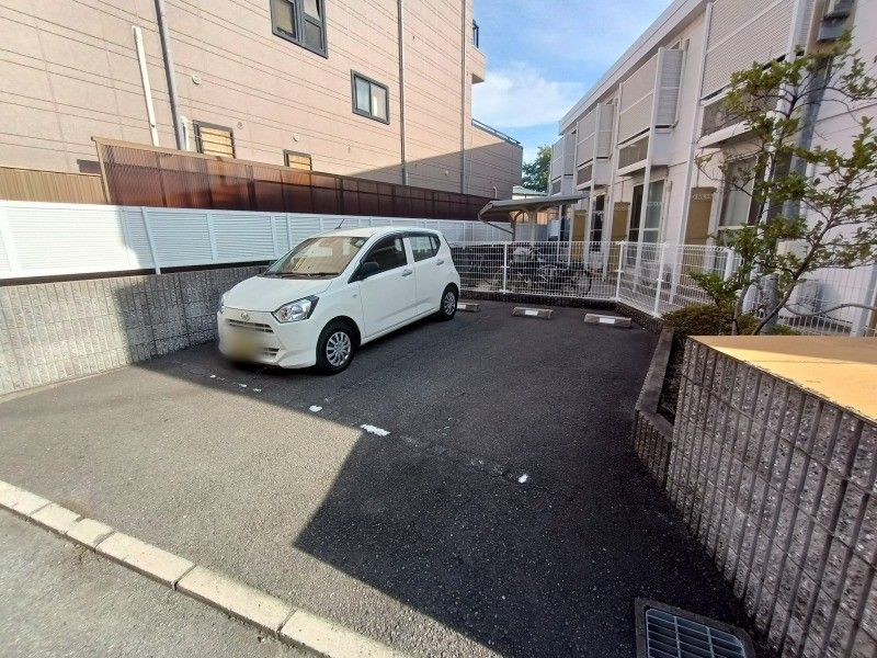 レオパレスヴァン 駐車場