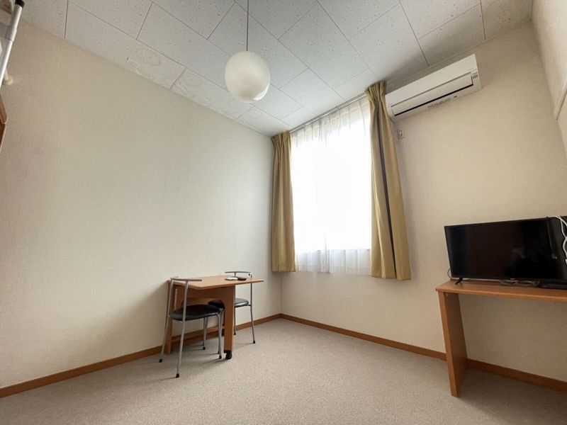 レオパレスウエスト羽生 居間