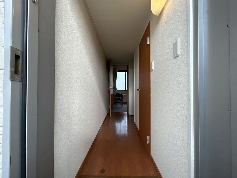 レオパレスハート 玄関