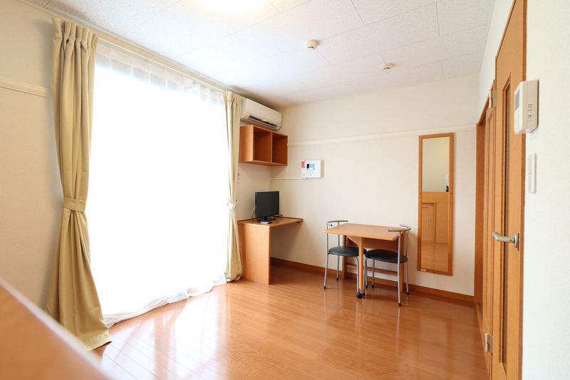 レオパレスジェーオー 居間