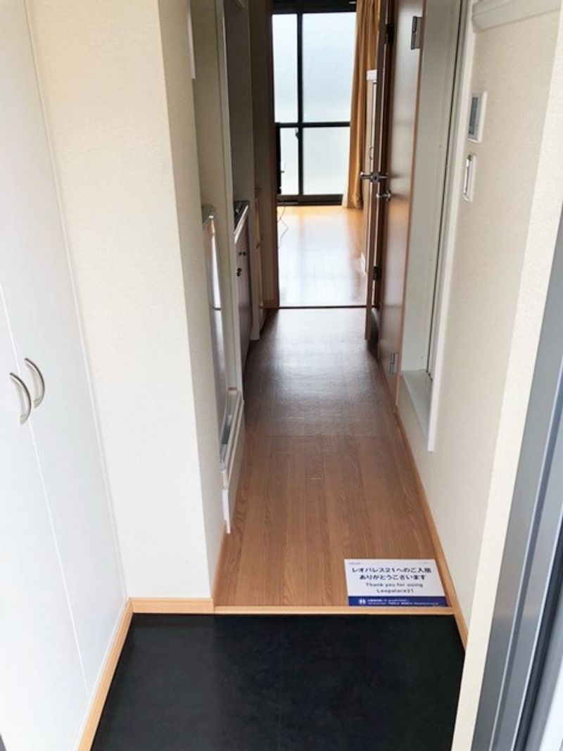 レオパレス城東ガーデン 玄関