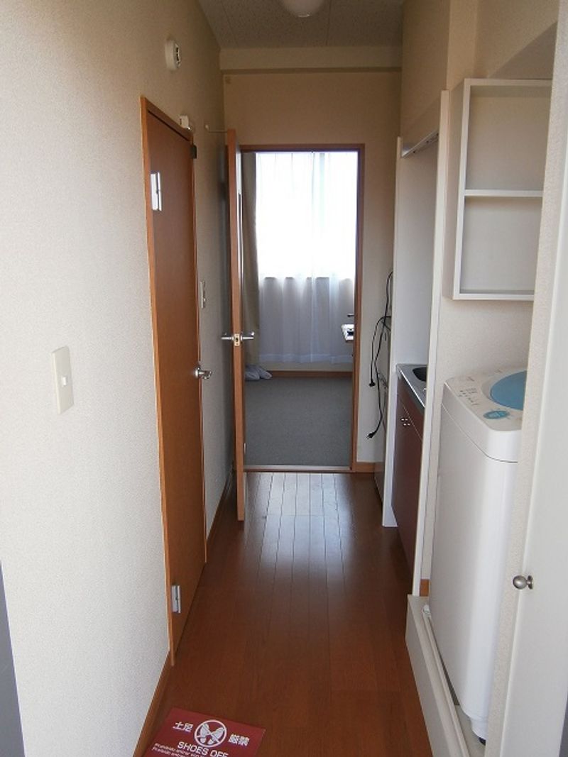 レオパレス東戸塚クリエ 玄関