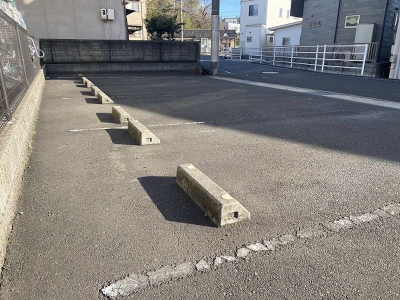 レオネクスト三本松 駐車場
