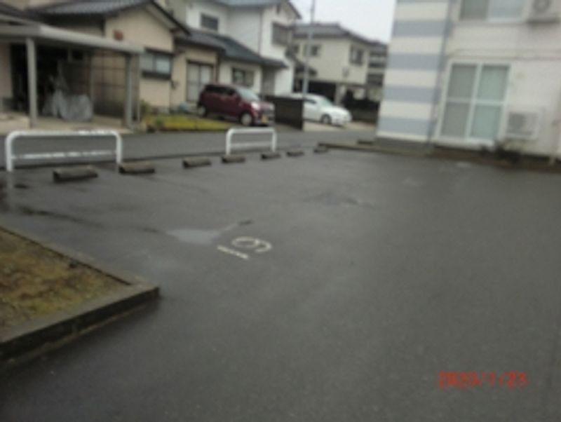 レオパレスサニーコート 駐車場