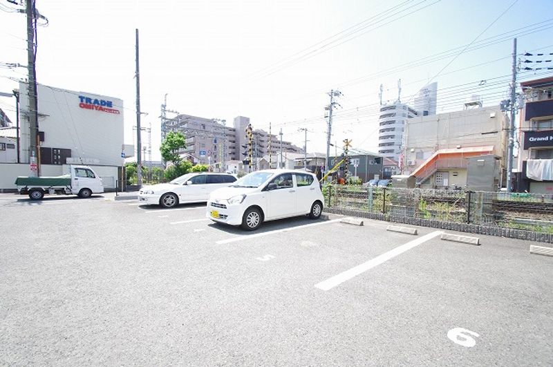 レオパレス大宮 駐車場