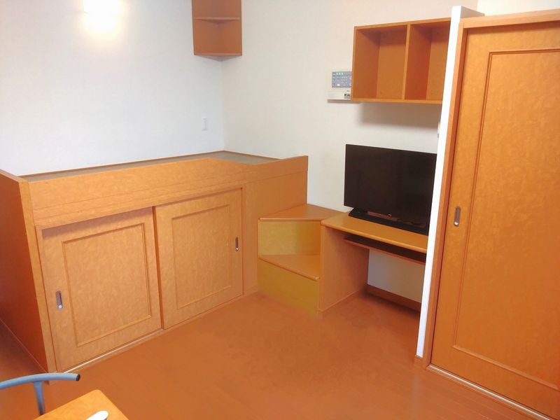 レオパレスエトランゼ 居間