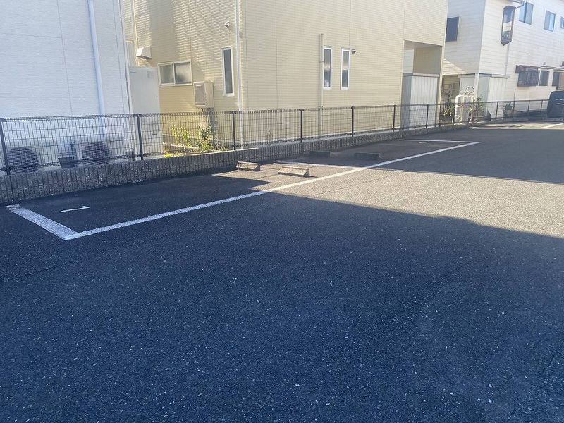 レオパレスステージ 駐車場
