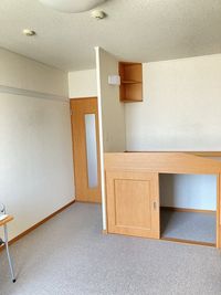 レオパレスルミエール 居間