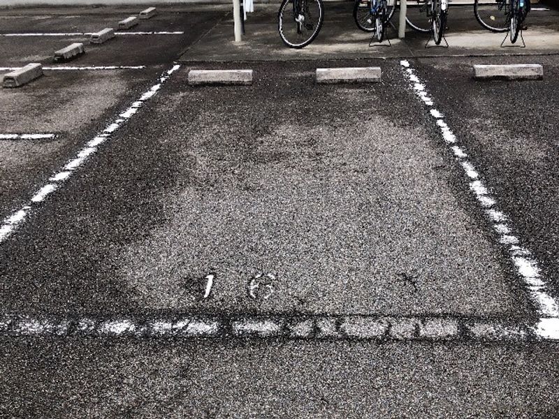 レオパレス悠久 駐車場
