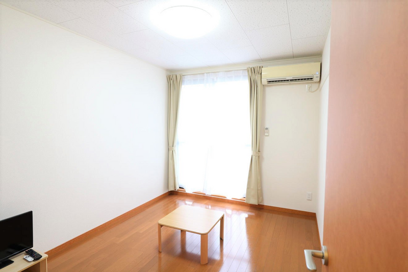 レオパレス吉祥院 居間