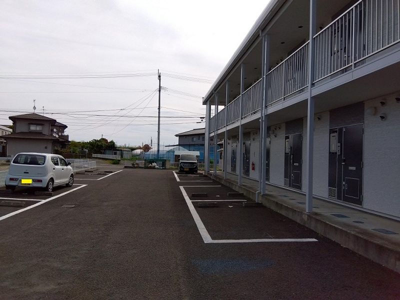 レオパレスヴィクトワールＫ２ 駐車場