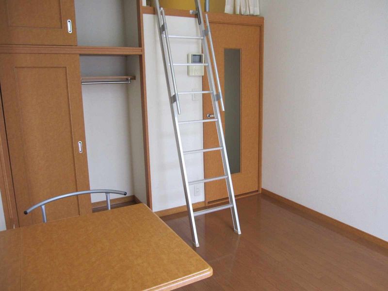 レオパレスリブイン邦 居間
