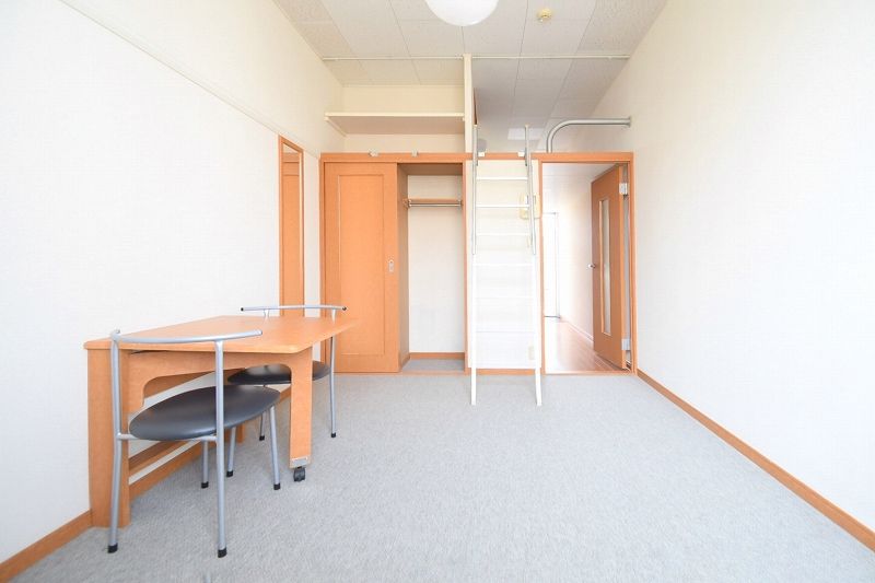 レオパレスライスワン 居間