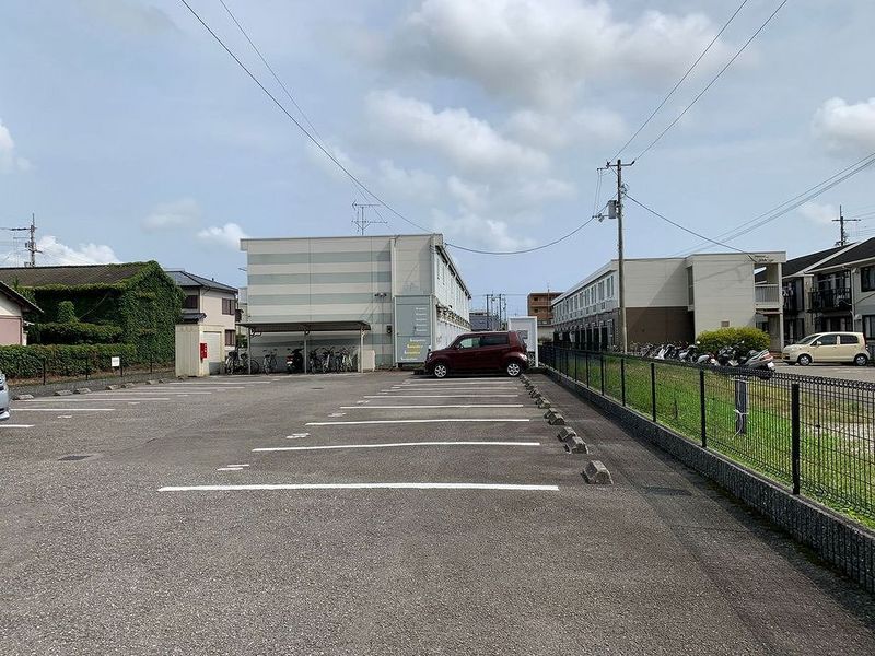 レオパレスブールバール　Ⅱ 駐車場