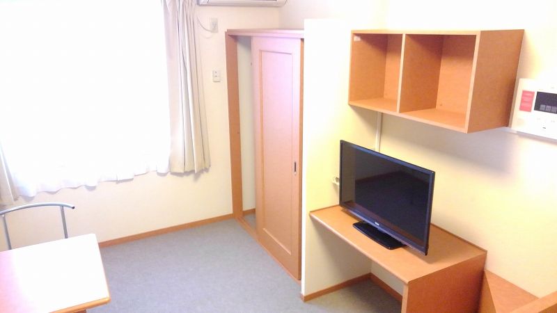レオパレスエクシード塩浜 収納