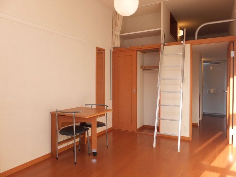 レオパレスステーションプラザⅢ 居間
