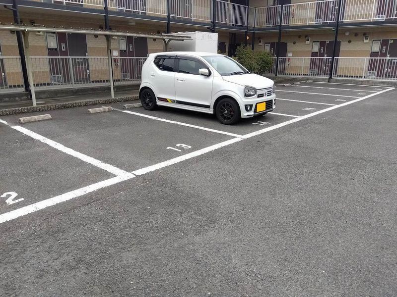 レオパレスＳｕｃｃｅｓｓ 駐車場