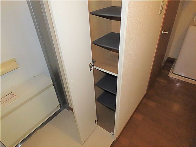 レオパレスサンクレスト 玄関
