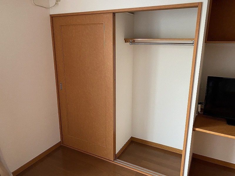 レオパレスアンゲネーム 収納
