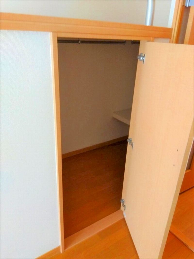レオパレスハポネスⅢ 収納