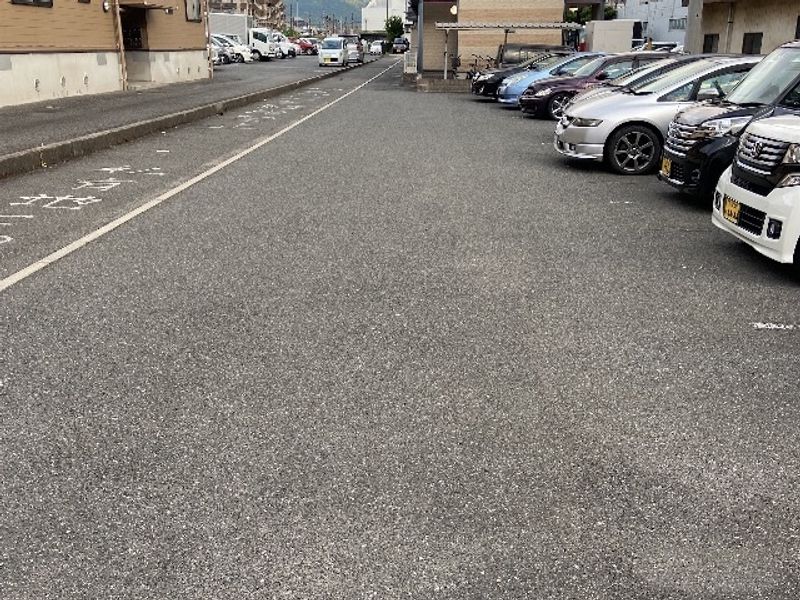 レオパレスワキタ 駐車場