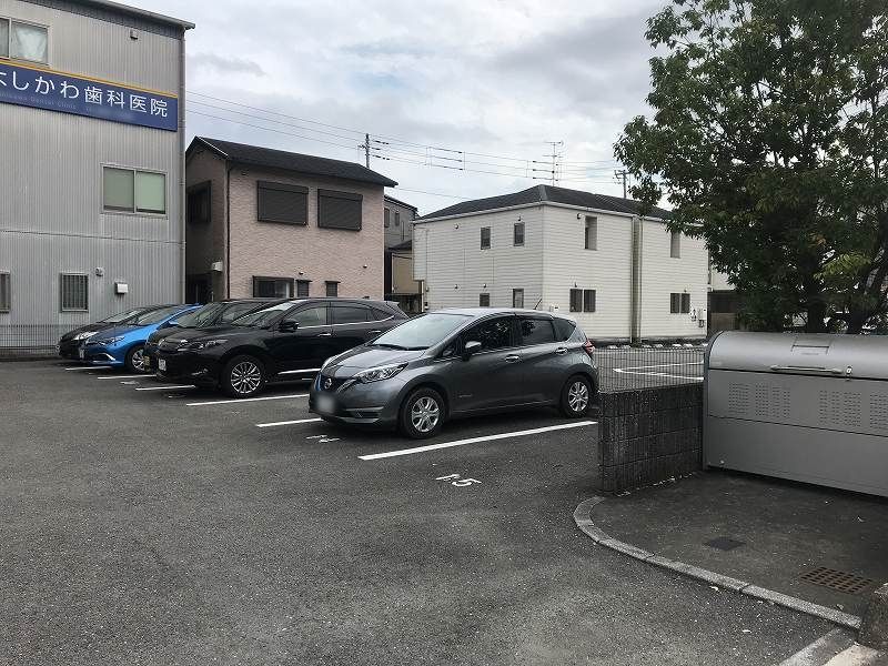 レオパレスグラン　クリュレクロ 駐車場