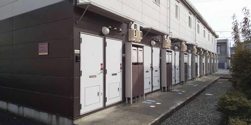 レオパレス石野 エントランス