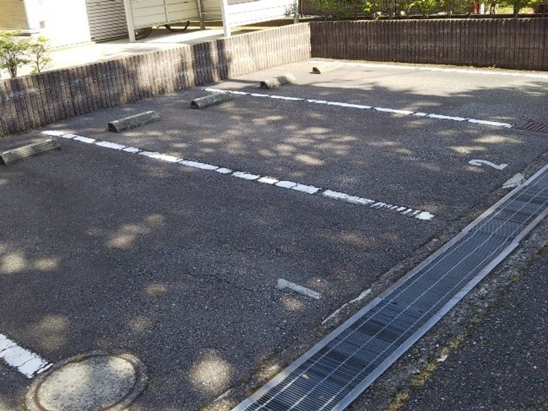 レオパレスメゾン乙丸 駐車場