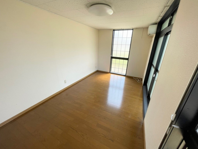 レオパレスクール 居間